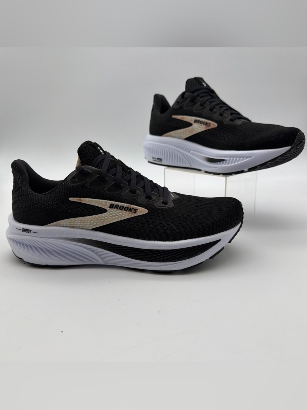Brooks Ghost 17 Women’s 8B Running Shoes Black White Cream Road Walking Sneakers